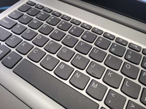 *STUNNING & FAST!*LENOVO IDEAPAD 3*N4020*4GB DDR4*256GB SSD*FHD*