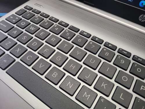 LATE ENTRY!*FAST!*AS NEW!*10TH GEN!*HP 250 G8*i5-1035G1*8GB DDR4*256GB SSD*HD*WIFI 6