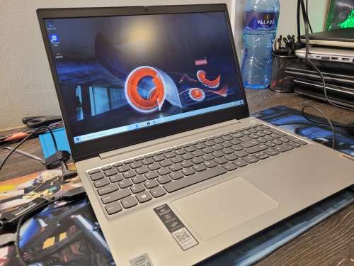 STUNNING!*10TH GEN!*LENOVO IDEAPAD 3*i3-10110U*8GB DDR4*1000GB HDD*FHD*G4 GRAPHICS*