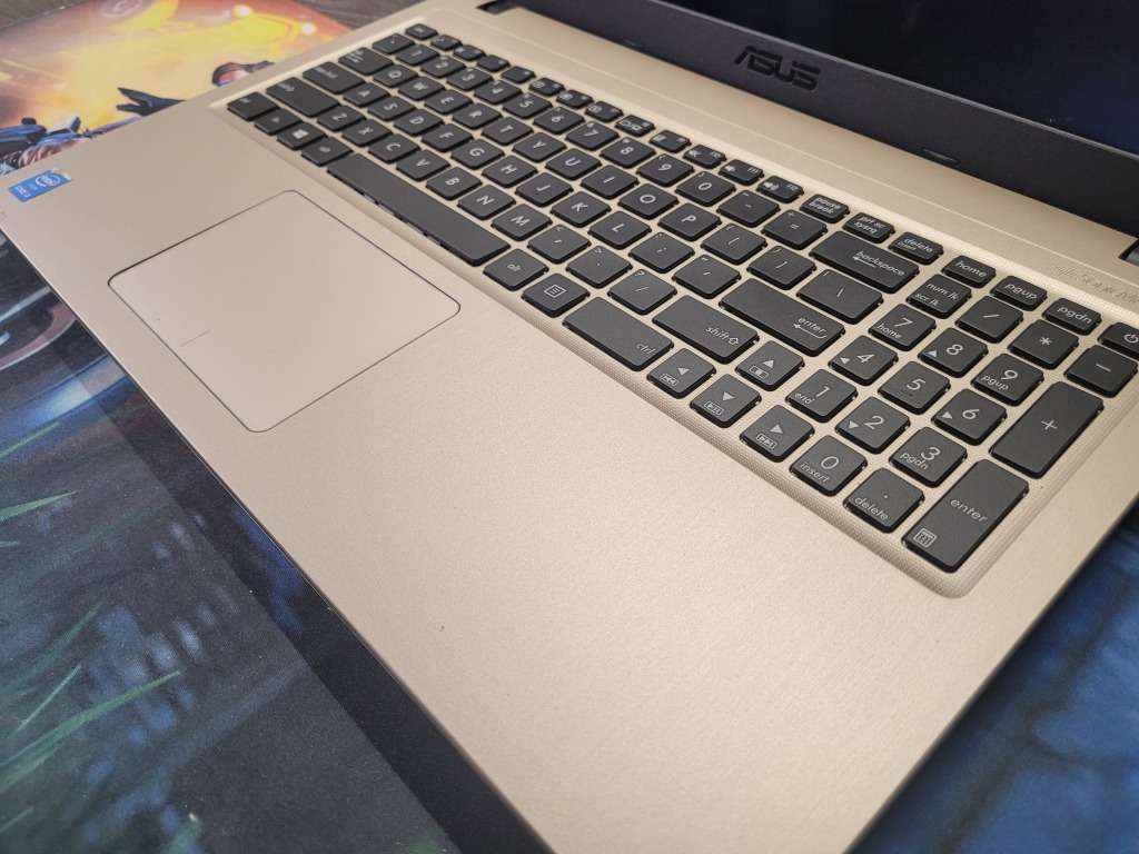 FAST*ASUS VIVOBOOK*X540*i3-5005U*4GB DDR3*240GB SSD*SONICMASTER AUDIO*