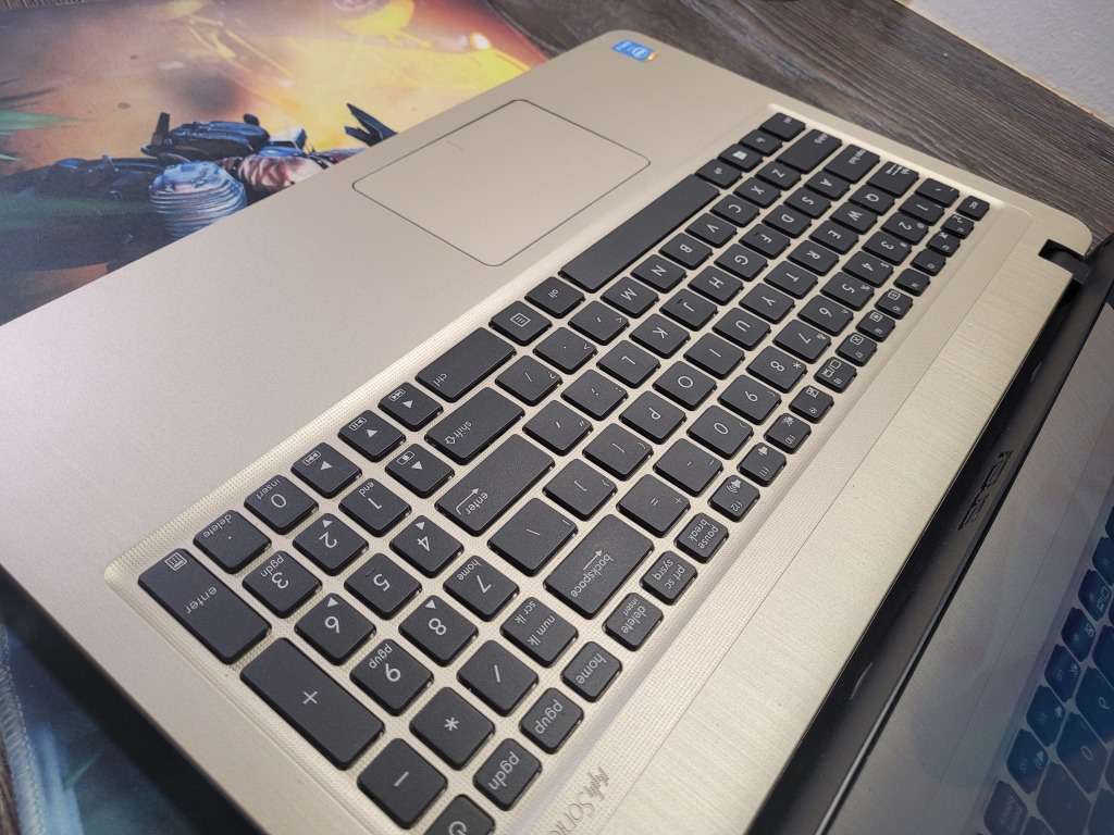 FAST*ASUS VIVOBOOK*X540*i3-5005U*4GB DDR3*240GB SSD*SONICMASTER AUDIO*