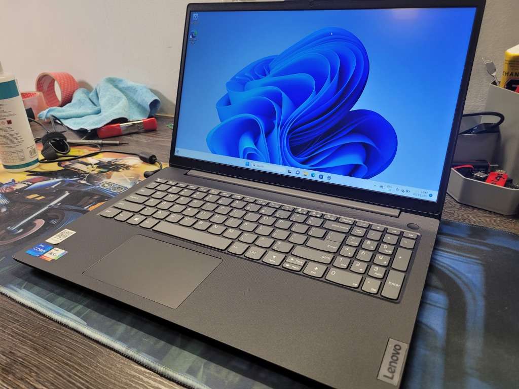 BEAST!*VERY FAST 11TH GEN!*LENOVO V15 G2*i5-I135g7*8GB DDR4*512GB SSD*FHD*IRIS GRAPHICS*