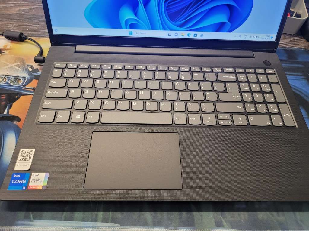 BEAST!*VERY FAST 11TH GEN!*LENOVO V15 G2*i5-I135g7*8GB DDR4*512GB SSD*FHD*IRIS GRAPHICS*