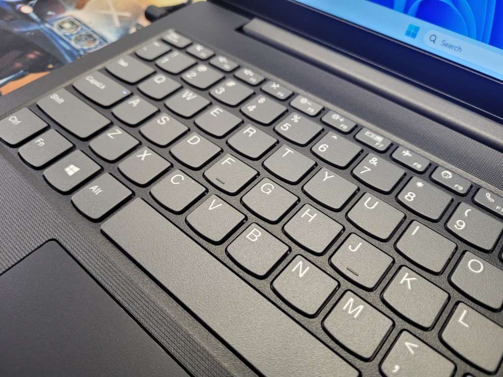 BEAST!*VERY FAST 11TH GEN!*LENOVO V15 G2*i5-I135g7*8GB DDR4*512GB SSD*FHD*IRIS GRAPHICS*