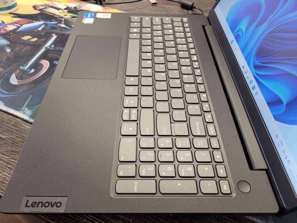 BEAST!*VERY FAST 11TH GEN!*LENOVO V15 G2*i5-I135g7*8GB DDR4*512GB SSD*FHD*IRIS GRAPHICS*