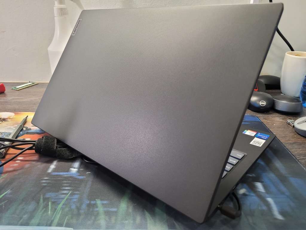 BEAST!*VERY FAST 11TH GEN!*LENOVO V15 G2*i5-I135g7*8GB DDR4*512GB SSD*FHD*IRIS GRAPHICS*