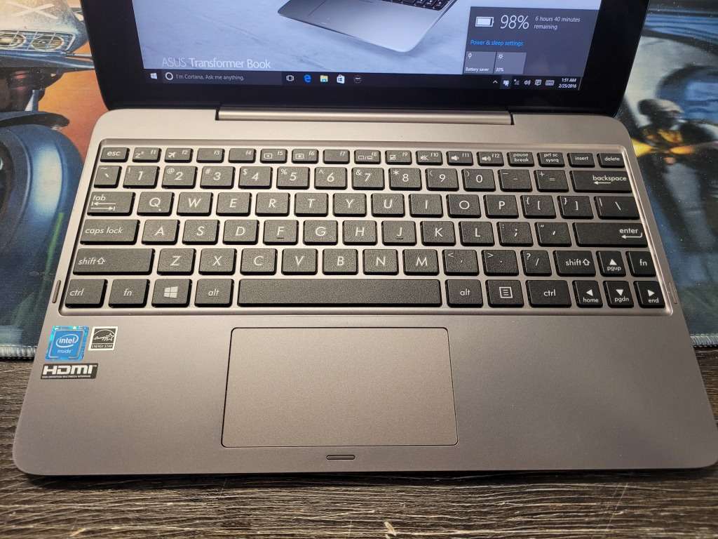 ***CLOSE TO NEW***ASUS TRANSFORMER T100HA*2IN1*QUAD CORE Z8500*2GB RAM*32GB FLASH SSD*HD DISPLAY