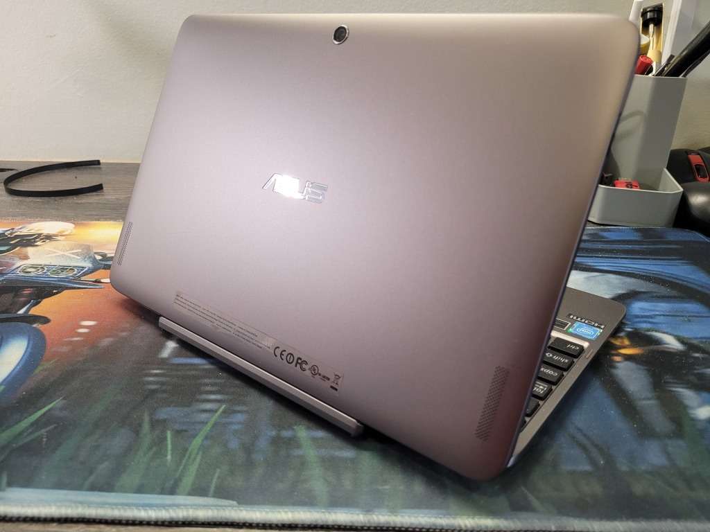 ***CLOSE TO NEW***ASUS TRANSFORMER T100HA*2IN1*QUAD CORE Z8500*2GB RAM*32GB FLASH SSD*HD DISPLAY