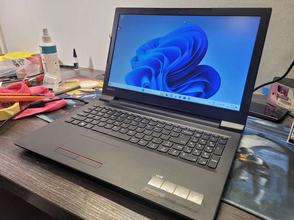 VERY FAST*HIGH SPEC!*LENOVO V110*i3-6006U*8GB DDR4*240GB SSD*DVD