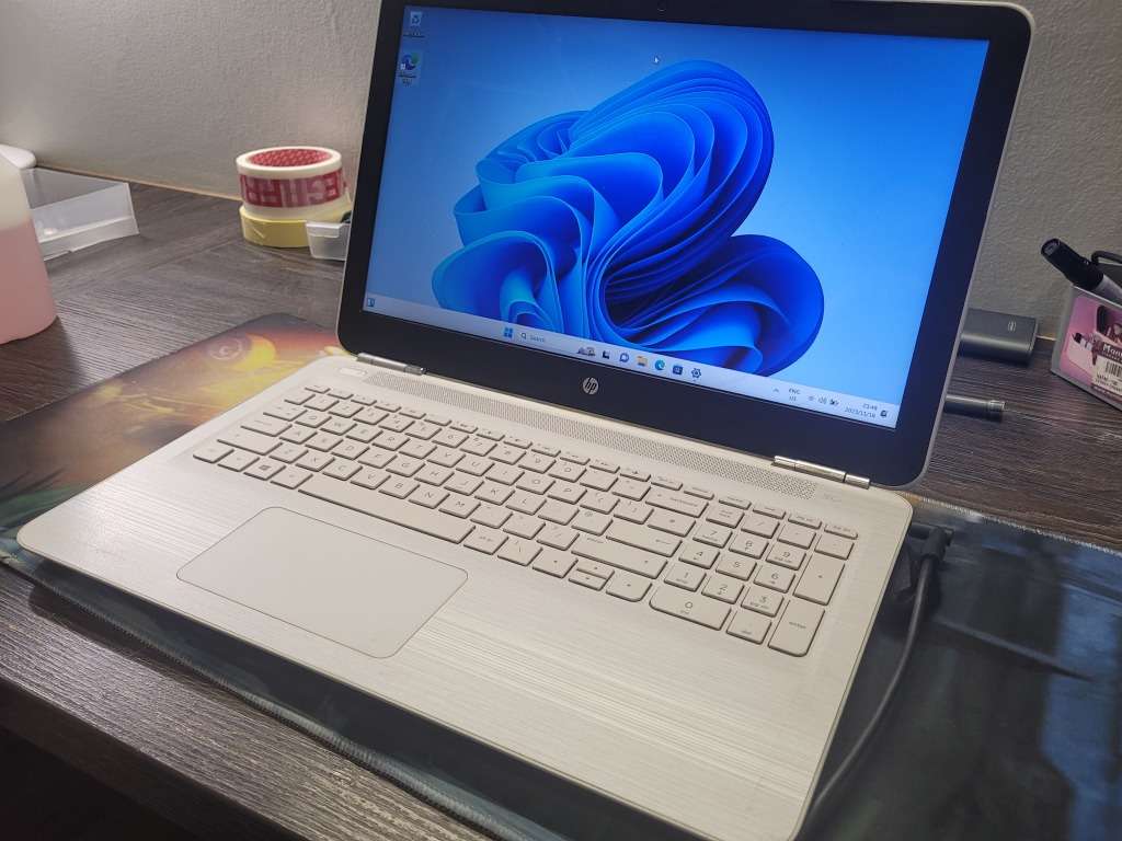 FAST*HIGH SPEC*HP PAVILION 15*i5-7200u*256GB SSD*8GB DDR4*DVD*