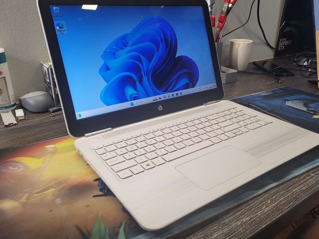FAST*HIGH SPEC*HP PAVILION 15*i5-7200u*256GB SSD*8GB DDR4*DVD*