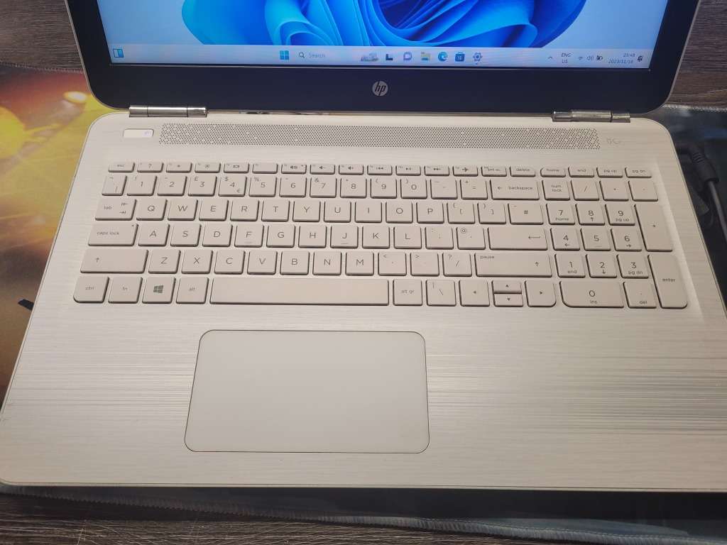 FAST*HIGH SPEC*HP PAVILION 15*i5-7200u*256GB SSD*8GB DDR4*DVD*