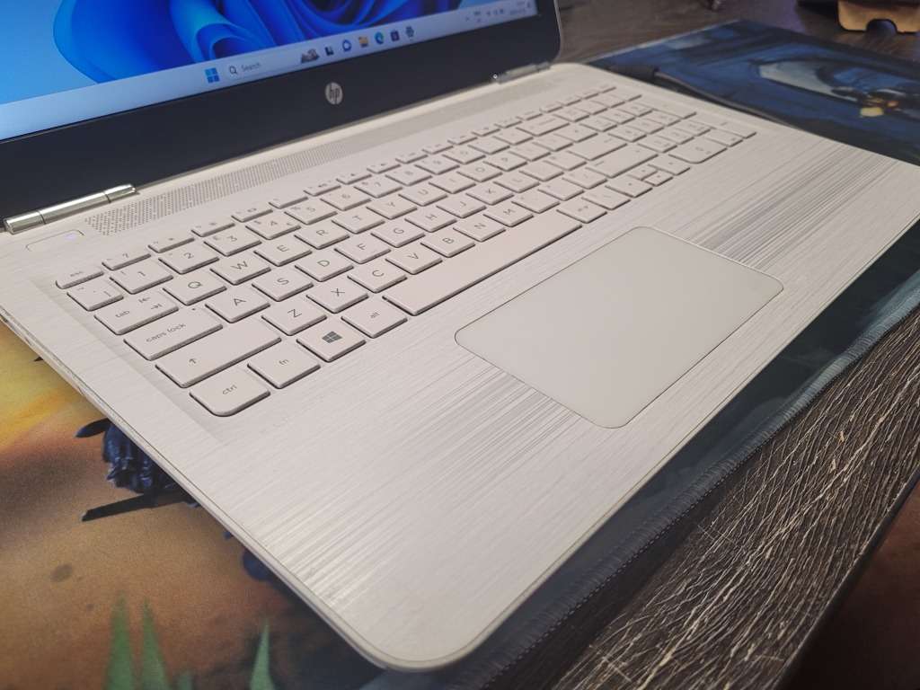 FAST*HIGH SPEC*HP PAVILION 15*i5-7200u*256GB SSD*8GB DDR4*DVD*
