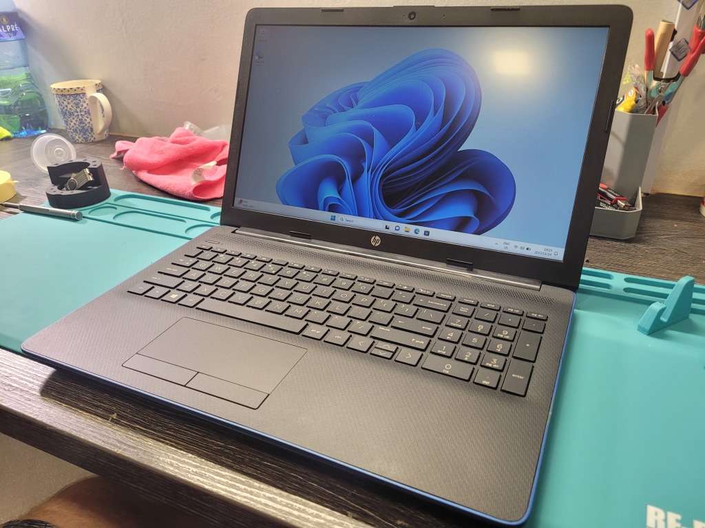FAST!*QUAD CORE 8TH GEN i7*HP 15*i7-8565Uu*8GB DDR4*256GB SSD*FHD*