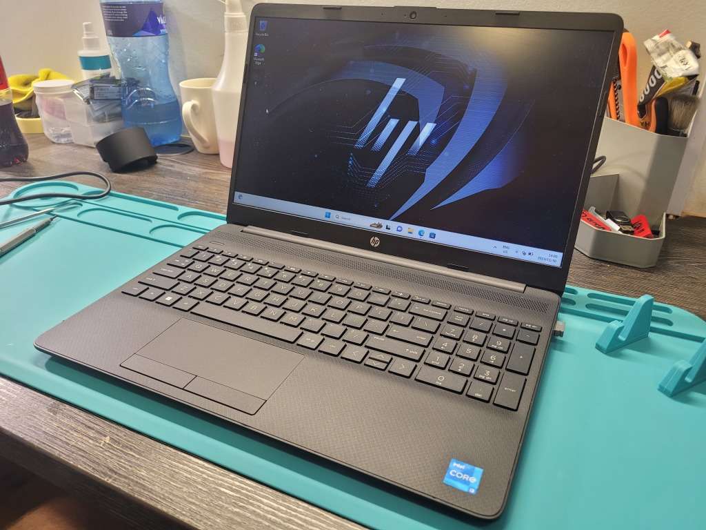 AS NEW!*11TH GEN BEAST!*HP NOTEBOOK 15*i3-1115G4*8GB DDR4*256GB SSD*1000gb hdd*HD*