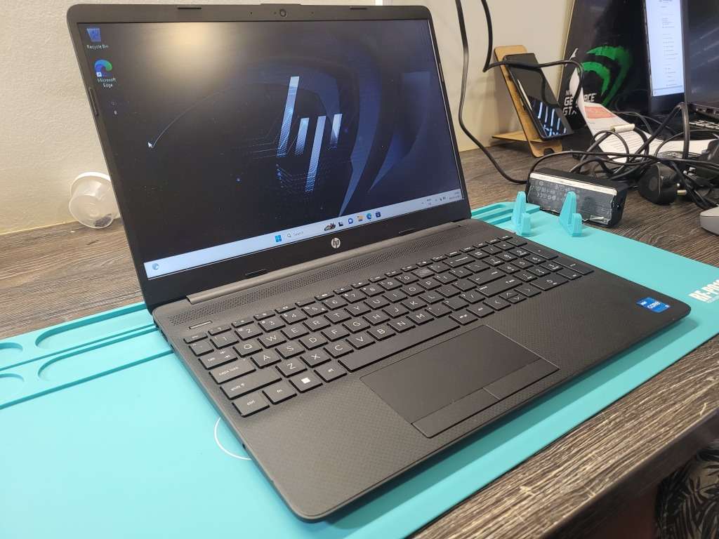 AS NEW!*11TH GEN BEAST!*HP NOTEBOOK 15*i3-1115G4*8GB DDR4*256GB SSD*1000gb hdd*HD*