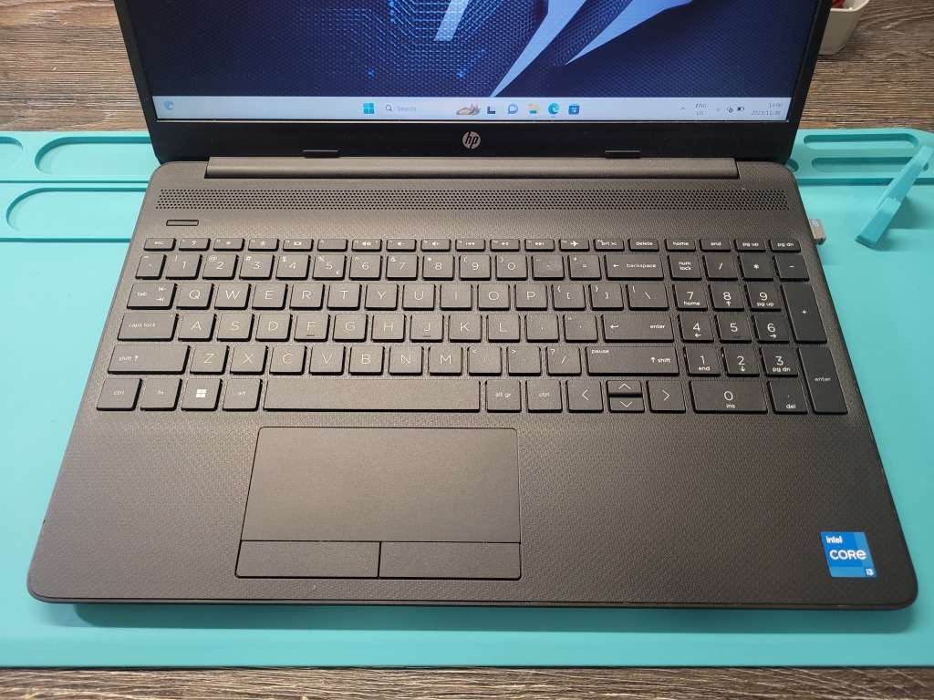 AS NEW!*11TH GEN BEAST!*HP NOTEBOOK 15*i3-1115G4*8GB DDR4*256GB SSD*1000gb hdd*HD*