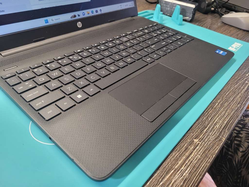 AS NEW!*11TH GEN BEAST!*HP NOTEBOOK 15*i3-1115G4*8GB DDR4*256GB SSD*1000gb hdd*HD*