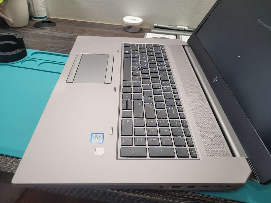 INCREDIBLE LAPTOP!*HP ZBOOK 17 G5*i7-8750H*32GB DDR4*512GB SSD*256GB SSD*NVIDIA P2000*