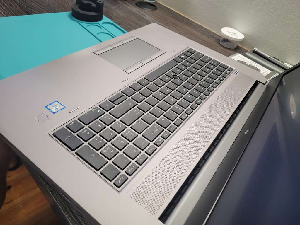 INCREDIBLE LAPTOP!*HP ZBOOK 17 G5*i7-8750H*32GB DDR4*512GB SSD*256GB SSD*NVIDIA P2000*