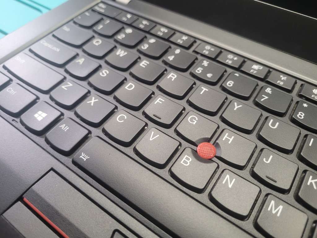 TOUCHSCREEN ULTRABOOK*LENOVO THINKPAD T470S*i5VPRO-7300U*FHD*256GB SSD*8GB*