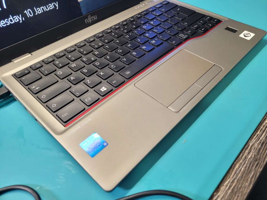 *High Spec Beast!*FUJITSU LIFEBOOK 7U14A2*i5-10310U*8GB DDR4*512GB SSD*FHD*BACKLIT*