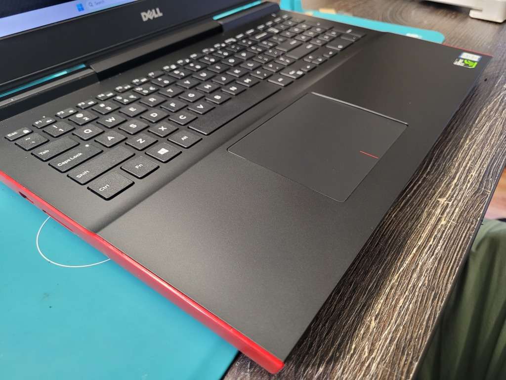 EXTREME GAMING!*NOT TO MISS DEAL!*DELL INSPIRON 7567*i5-7200HQ*8GB*256GB SSD*1TB HDD*FHD*GTX1050 4GB