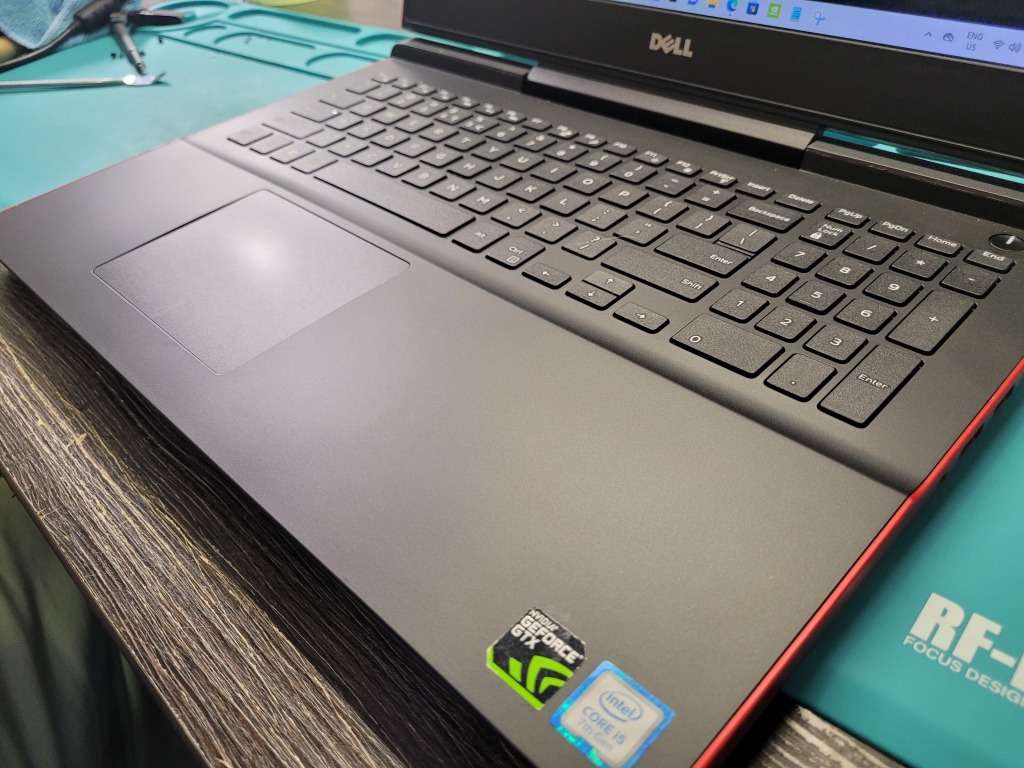 EXTREME GAMING!*NOT TO MISS DEAL!*DELL INSPIRON 7567*i5-7200HQ*8GB*256GB SSD*1TB HDD*FHD*GTX1050 4GB