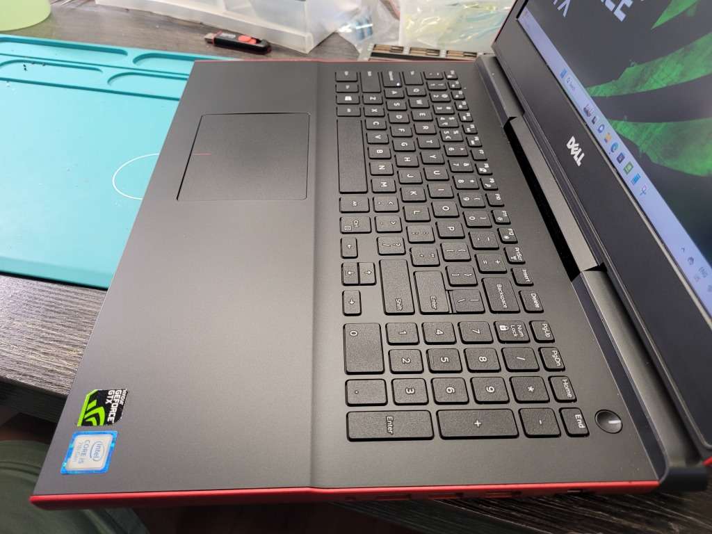 EXTREME GAMING!*NOT TO MISS DEAL!*DELL INSPIRON 7567*i5-7200HQ*8GB*256GB SSD*1TB HDD*FHD*GTX1050 4GB