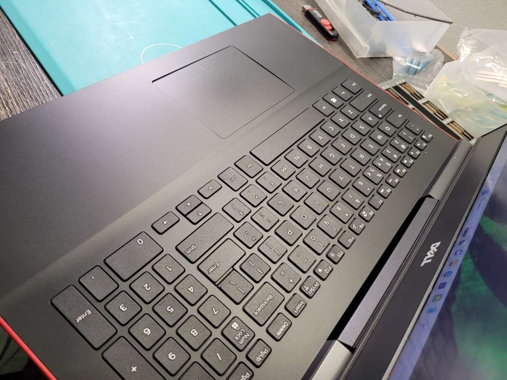 EXTREME GAMING!*NOT TO MISS DEAL!*DELL INSPIRON 7567*i5-7200HQ*8GB*256GB SSD*1TB HDD*FHD*GTX1050 4GB