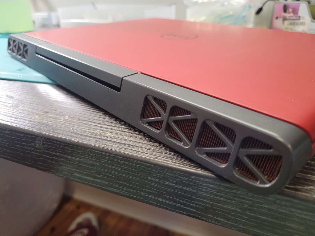 EXTREME GAMING!*NOT TO MISS DEAL!*DELL INSPIRON 7567*i5-7200HQ*8GB*256GB SSD*1TB HDD*FHD*GTX1050 4GB