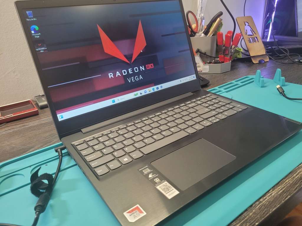 *HIGH SPEC*LENOVO s145*A9-9425*8TH GEN*TURBO CORE*RADEON R5**8GB DDR4*512GB NVME SSD*