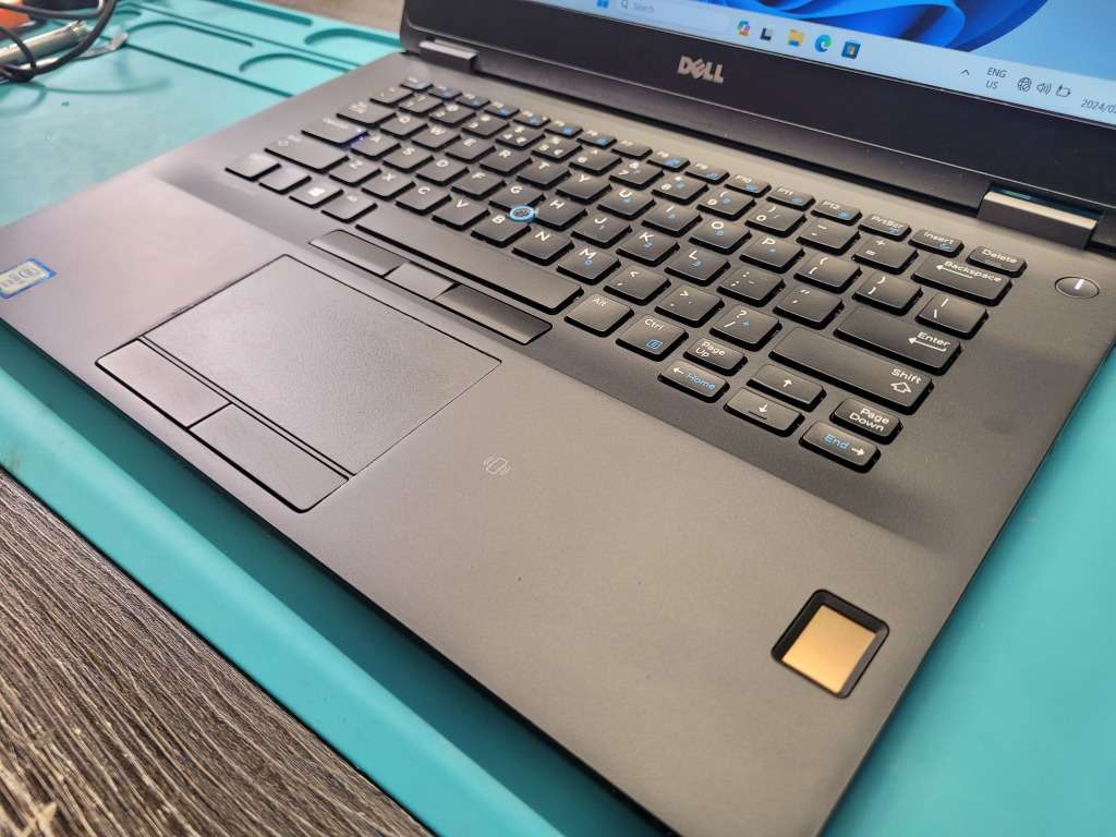 DELL LATITUDE E7470*VERY FAST!*i5-6300U*8GB*256GB SSD*FHD*BACKLIT*