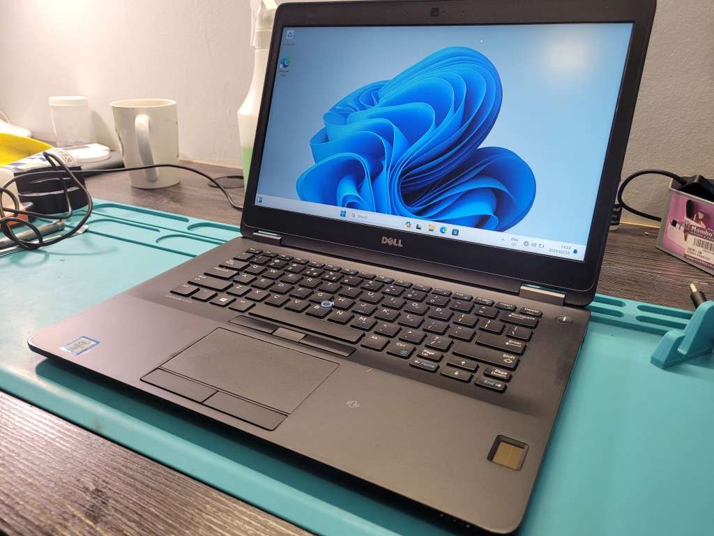 DELL LATITUDE E7470*VERY FAST!*i5-6300U*8GB*256GB SSD*FHD*BACKLIT*