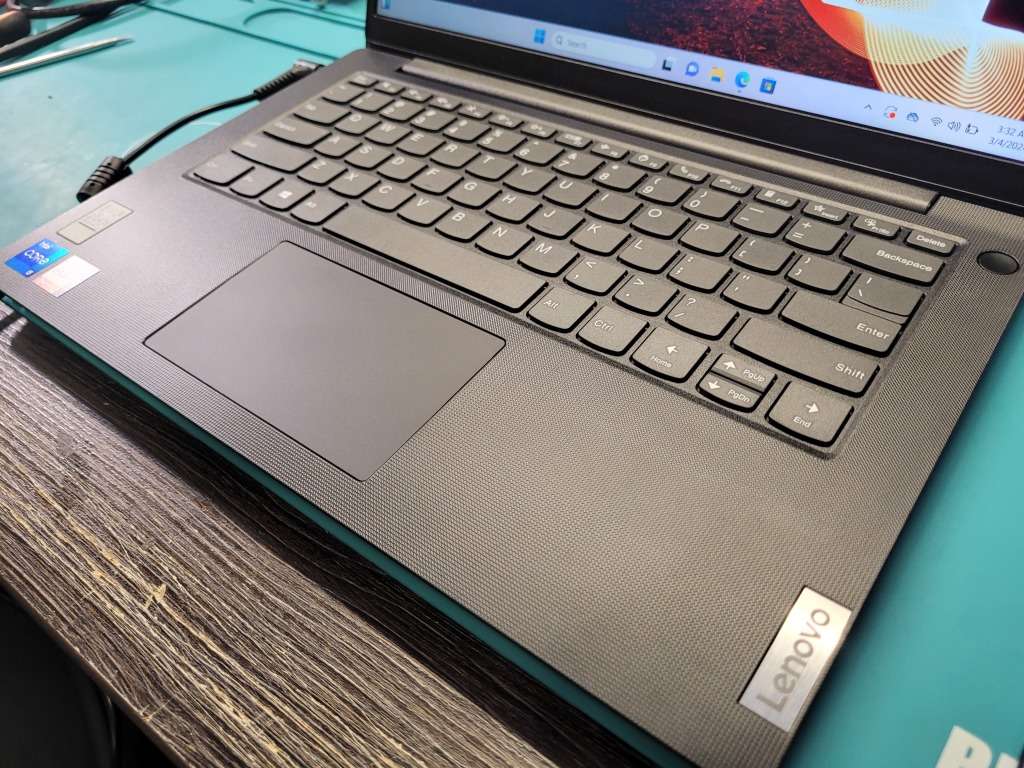 LENOVO V14 G2*i3-I1115G4*8GB DDR4*256GB SSD*FHD*UHD GRAPHICS