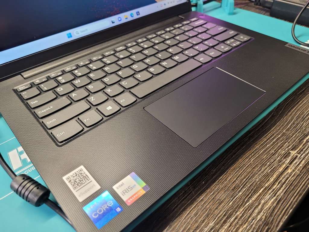 LENOVO V14 G2*i3-I1115G4*8GB DDR4*256GB SSD*FHD*UHD GRAPHICS