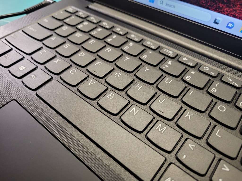 LENOVO V14 G2*i3-I1115G4*8GB DDR4*256GB SSD*FHD*UHD GRAPHICS