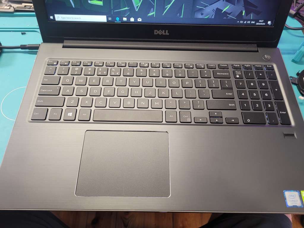 **High Performance DELL**Latest Design*DELL VOSTRO 5568*i5-7200U*8GB*NVIDIA 2GB!*500GB SSD*FHD*