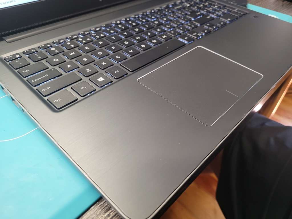 **High Performance DELL**Latest Design*DELL VOSTRO 5568*i5-7200U*8GB*NVIDIA 2GB!*500GB SSD*FHD*