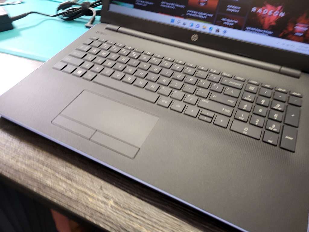 *HP 15*AMD E2-9000u*2+2 CORE*RADEON R2*8GB RAM*SAMSUNG EVO 500GB SSD