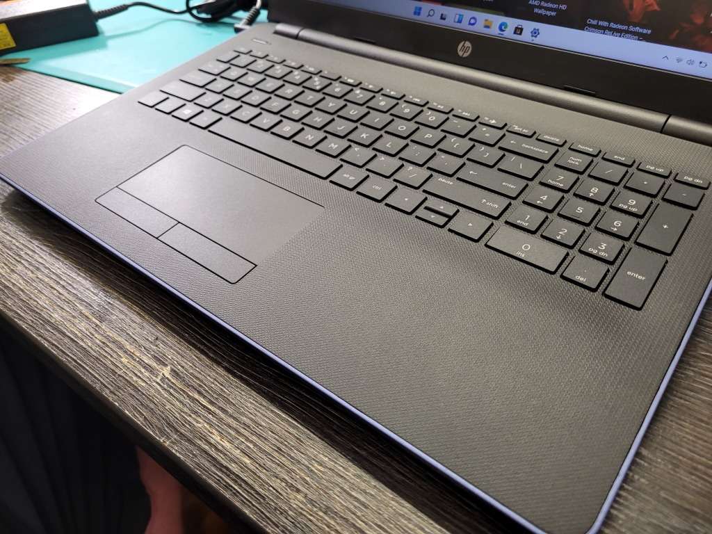 *HP 15*AMD E2-9000u*2+2 CORE*RADEON R2*8GB RAM*SAMSUNG EVO 500GB SSD