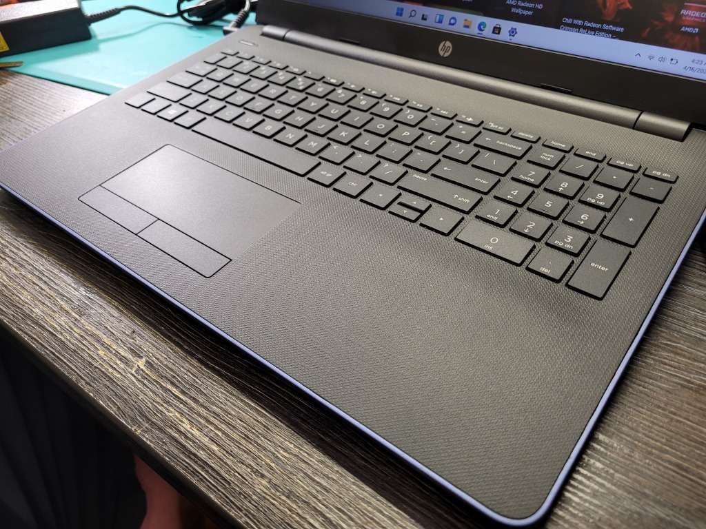 *HP 15*AMD E2-9000u*2+2 CORE*RADEON R2*8GB RAM*SAMSUNG EVO 500GB SSD