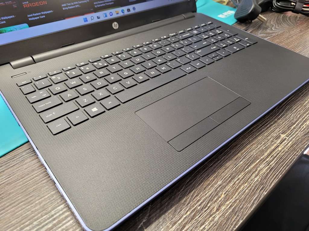 *HP 15*AMD E2-9000u*2+2 CORE*RADEON R2*8GB RAM*SAMSUNG EVO 500GB SSD