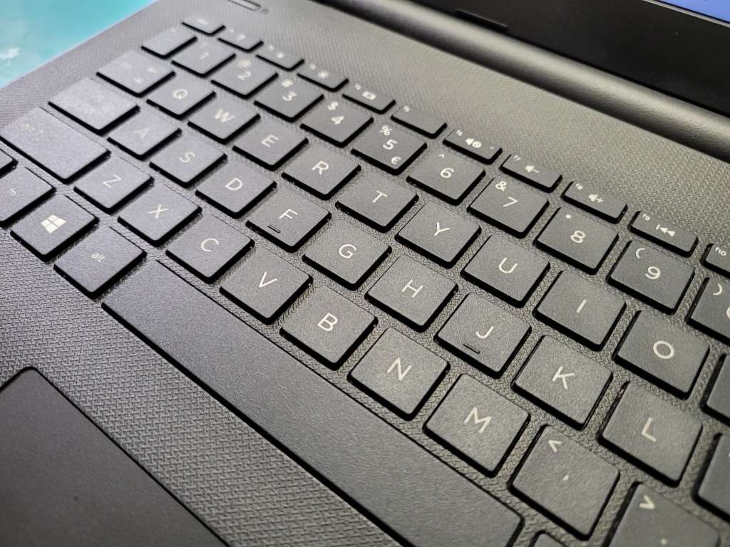 *HP 15*AMD E2-9000u*2+2 CORE*RADEON R2*8GB RAM*SAMSUNG EVO 500GB SSD