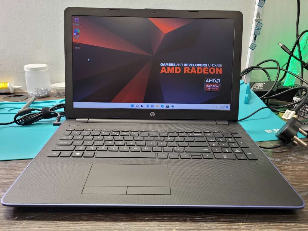 *HP 15*AMD E2-9000u*2+2 CORE*RADEON R2*8GB RAM*SAMSUNG EVO 500GB SSD