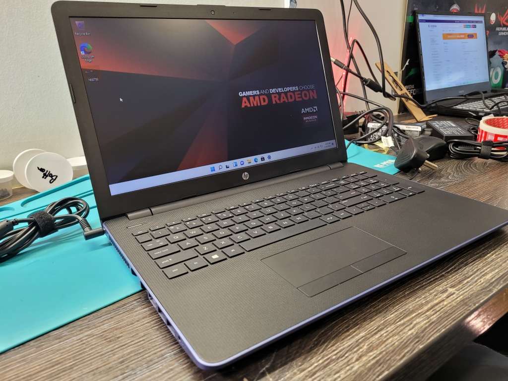 *HP 15*AMD E2-9000u*2+2 CORE*RADEON R2*8GB RAM*SAMSUNG EVO 500GB SSD