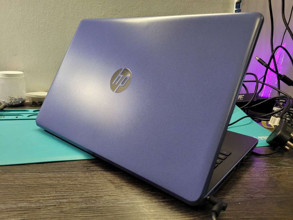 *HP 15*AMD E2-9000u*2+2 CORE*RADEON R2*8GB RAM*SAMSUNG EVO 500GB SSD