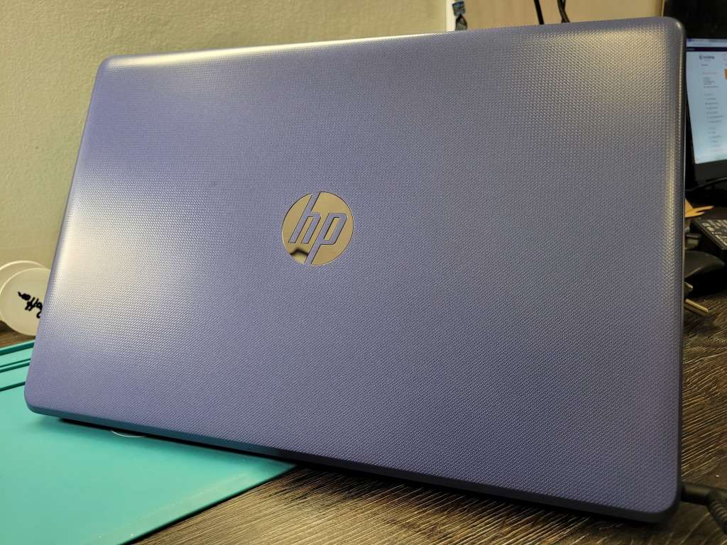 *HP 15*AMD E2-9000u*2+2 CORE*RADEON R2*8GB RAM*SAMSUNG EVO 500GB SSD