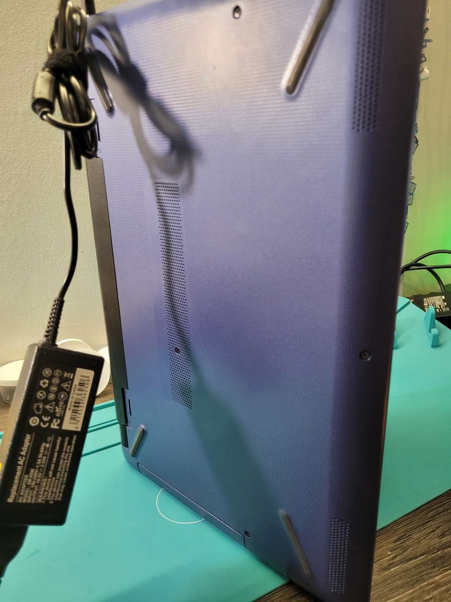 *HP 15*AMD E2-9000u*2+2 CORE*RADEON R2*8GB RAM*SAMSUNG EVO 500GB SSD