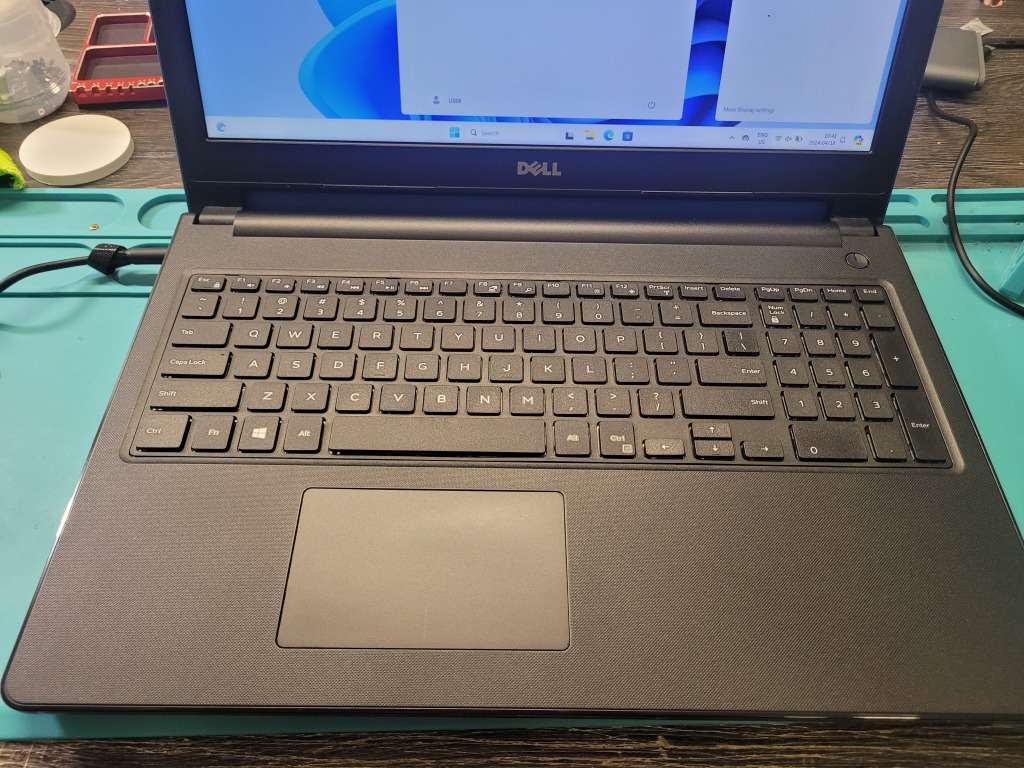 DELL VOSTRO 3568*i5-7200U*FHD 1920X1080*500GB SSD*8GB DDR4*
